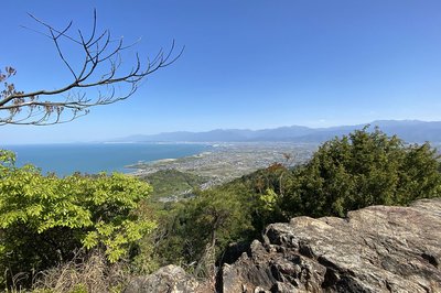 ⛰️ 높은 밧줄 산(다카나와산)